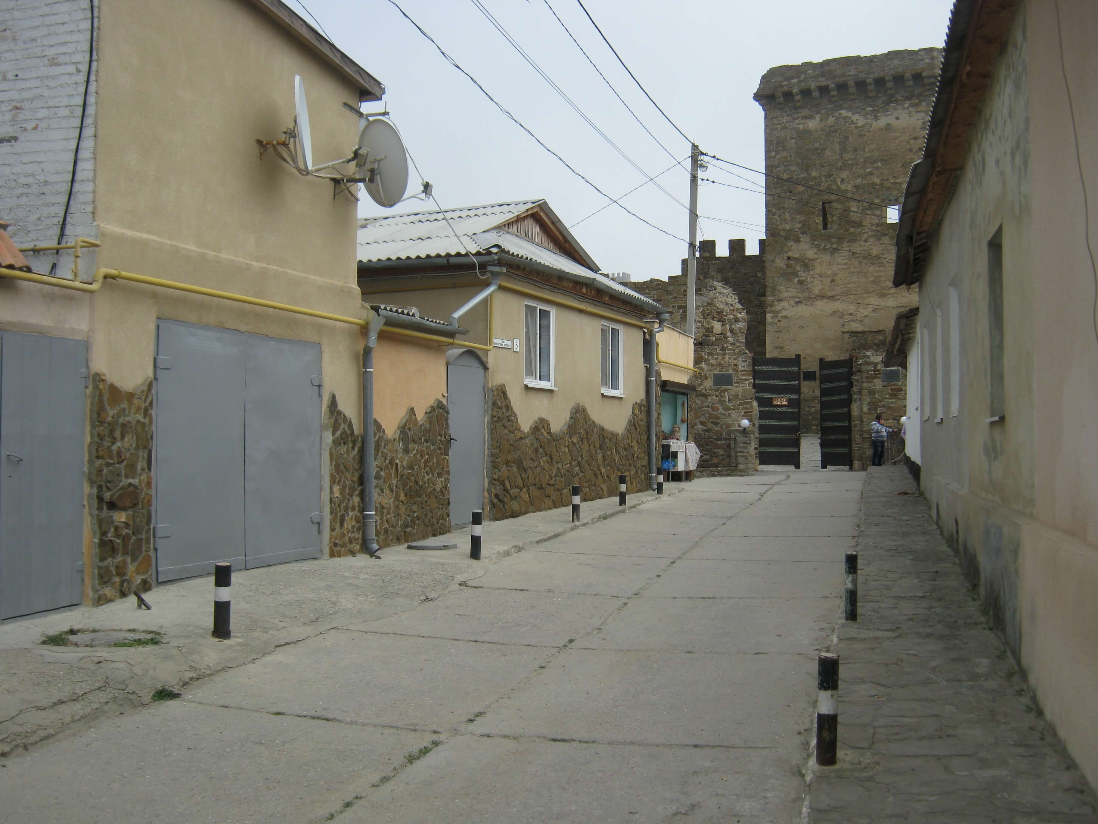 Гостевой дом на ул.Генуэзская крепость 5. Номер эконом класса (15кв.м) на 3 человека
