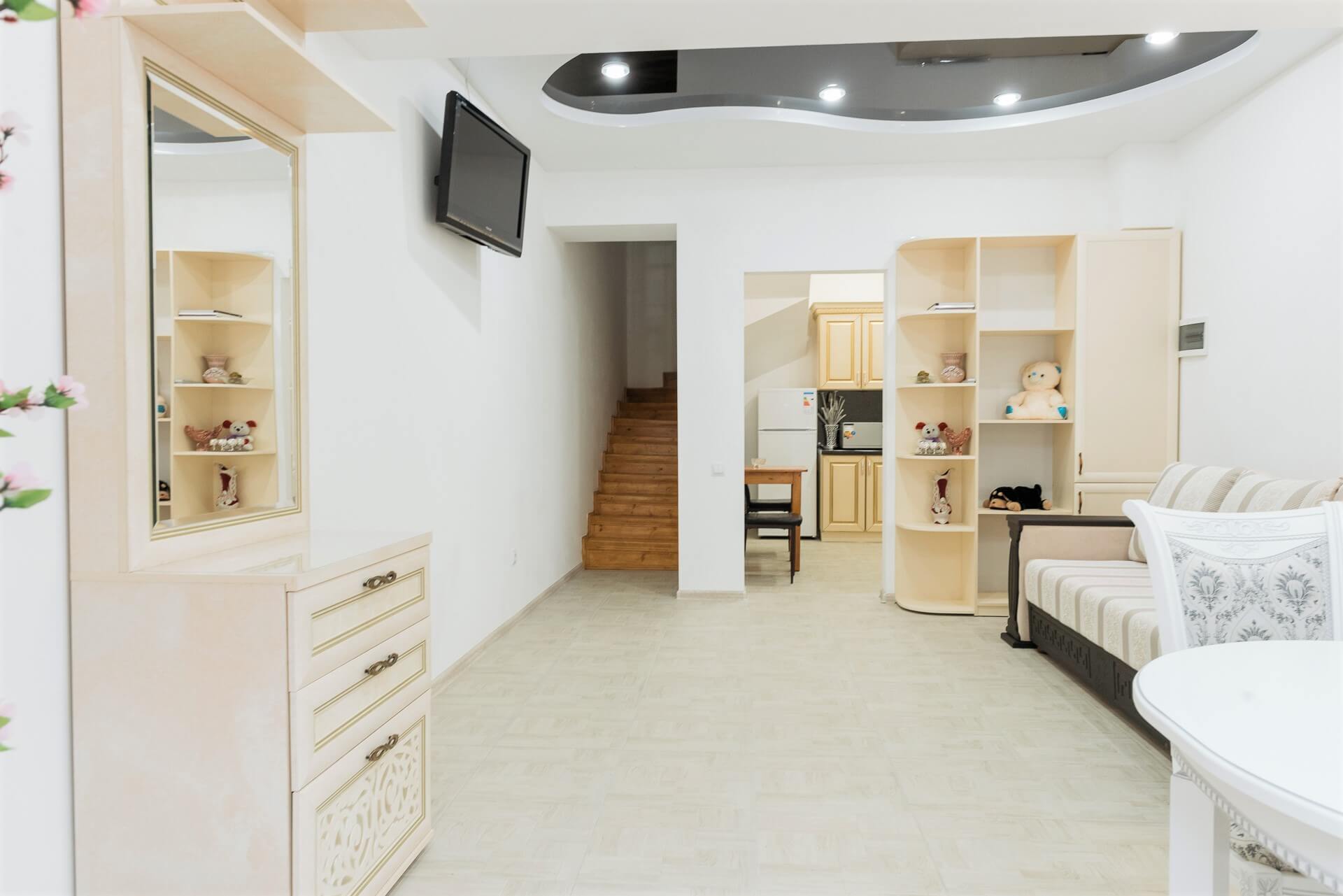 Двухкомнатная квартира на ул.Свирская 22 (85кв.м) до 7 гостей