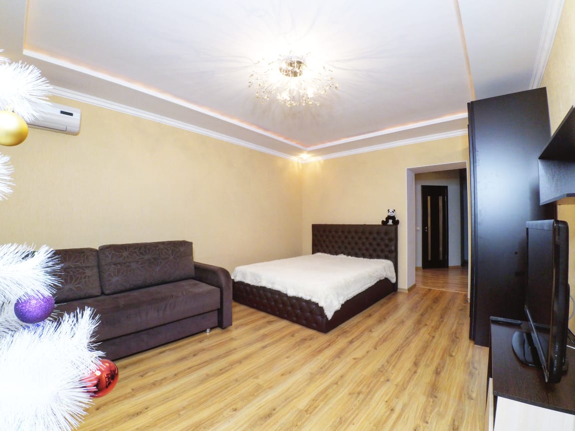 Однокомнатная квартира на ул. Чистопольская 79 (55кв.м) до 4 гостей